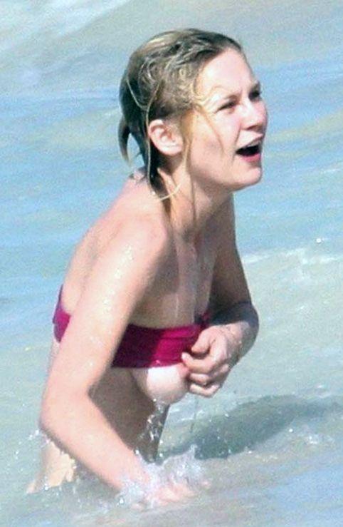 Kirsten dunst bikini falling off